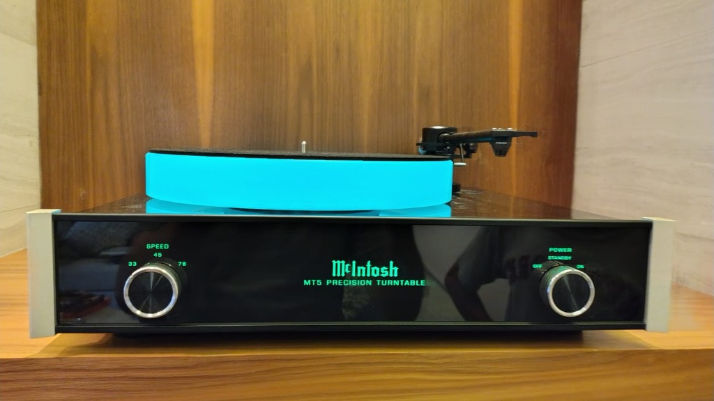 McIntosh Turntable Glow
